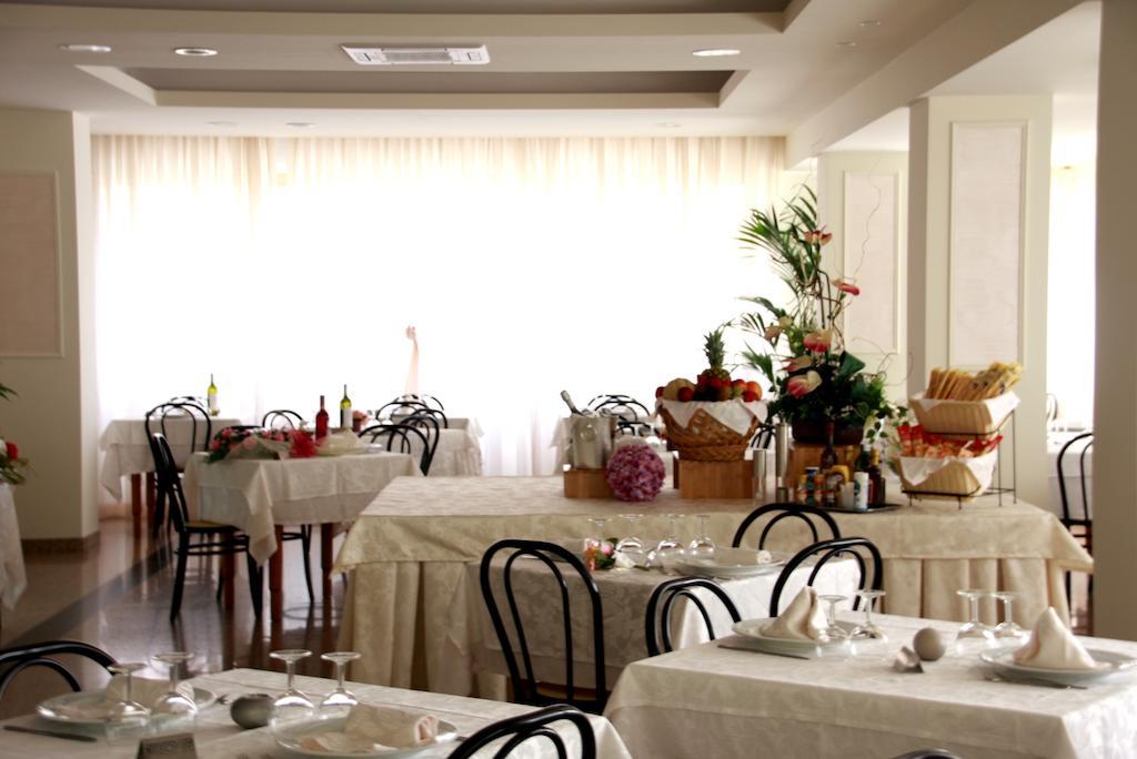 Hotel Astrid Cervia Exterior photo