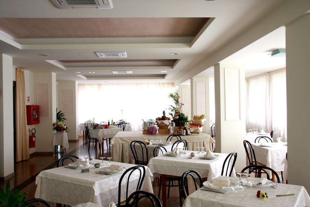 Hotel Astrid Cervia Exterior photo
