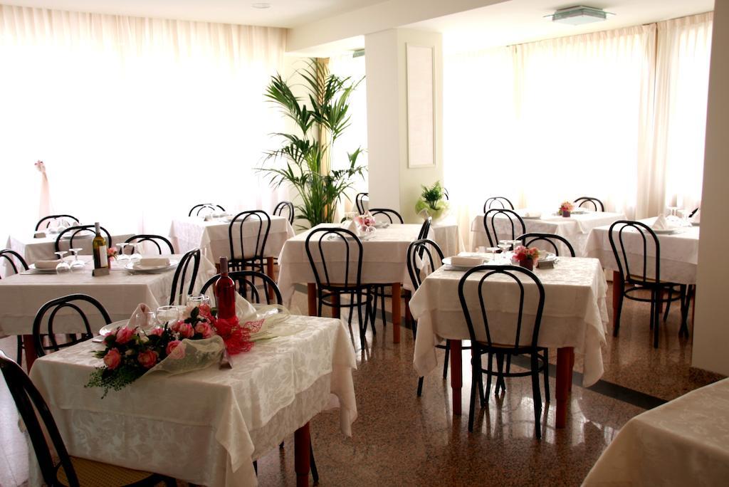 Hotel Astrid Cervia Exterior photo